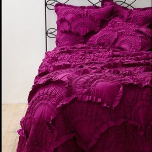 Anthropologie Rivulets Queen Quilt and Sham Set